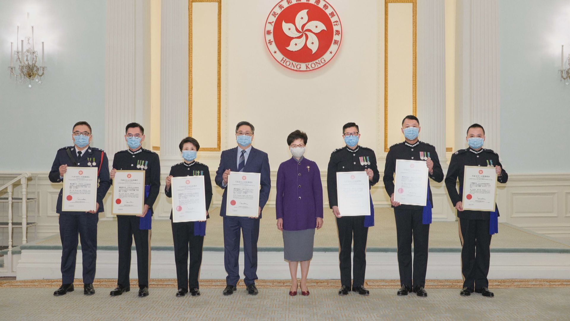 七名前任及現任警隊高層獲頒行政長官公共服務獎狀