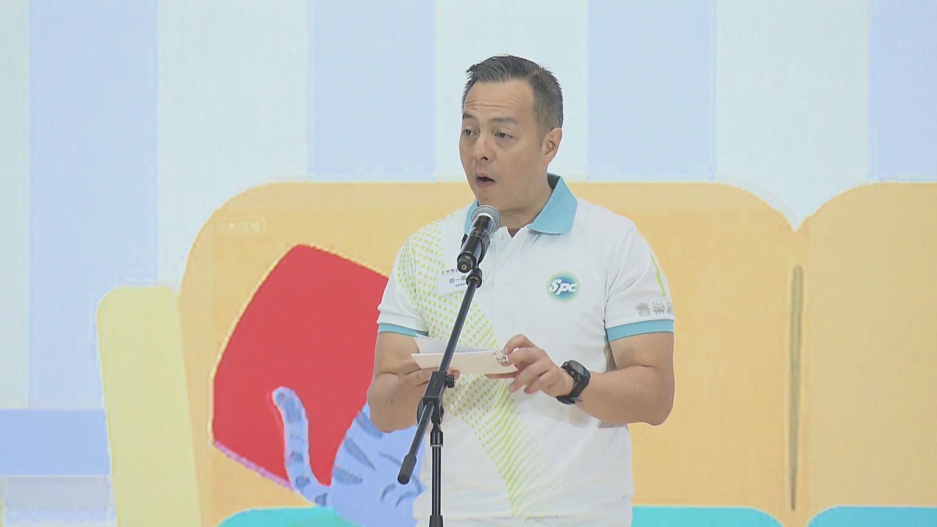 警隊「耆樂探訪隊」福袋贈長者　周一鳴冀傳遞防罪防騙資訊