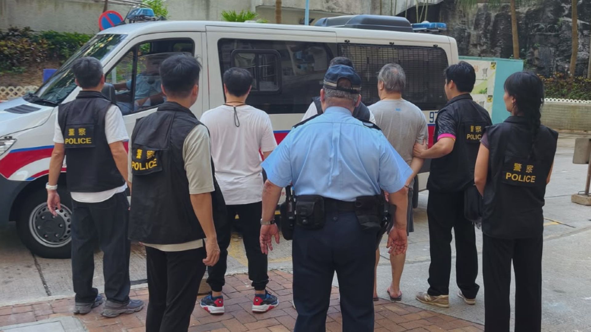 警方拘一男子涉刑事毀壞　蓄意破壞慶祝國慶旗幟