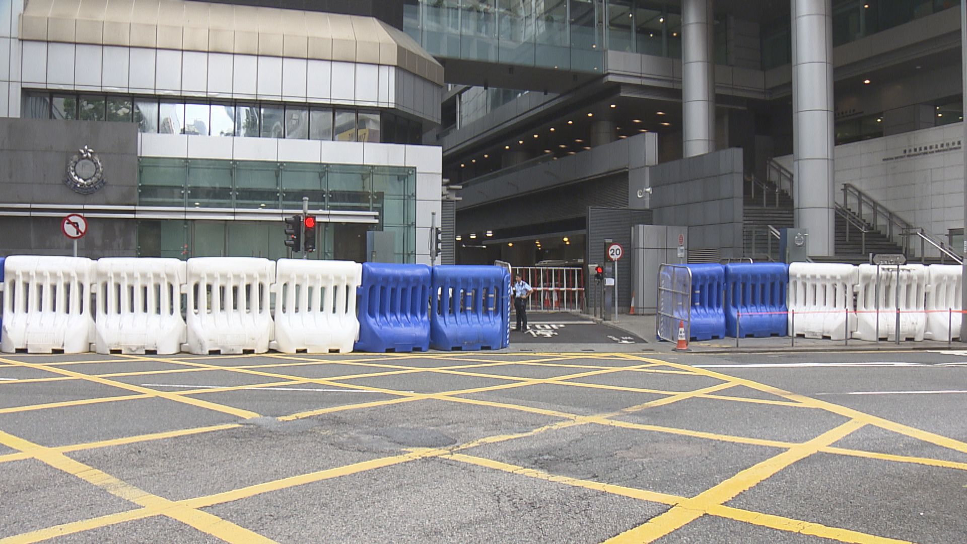 被警撲跌12歲少女與兄收限聚令告票　提抗辯拒交罰款