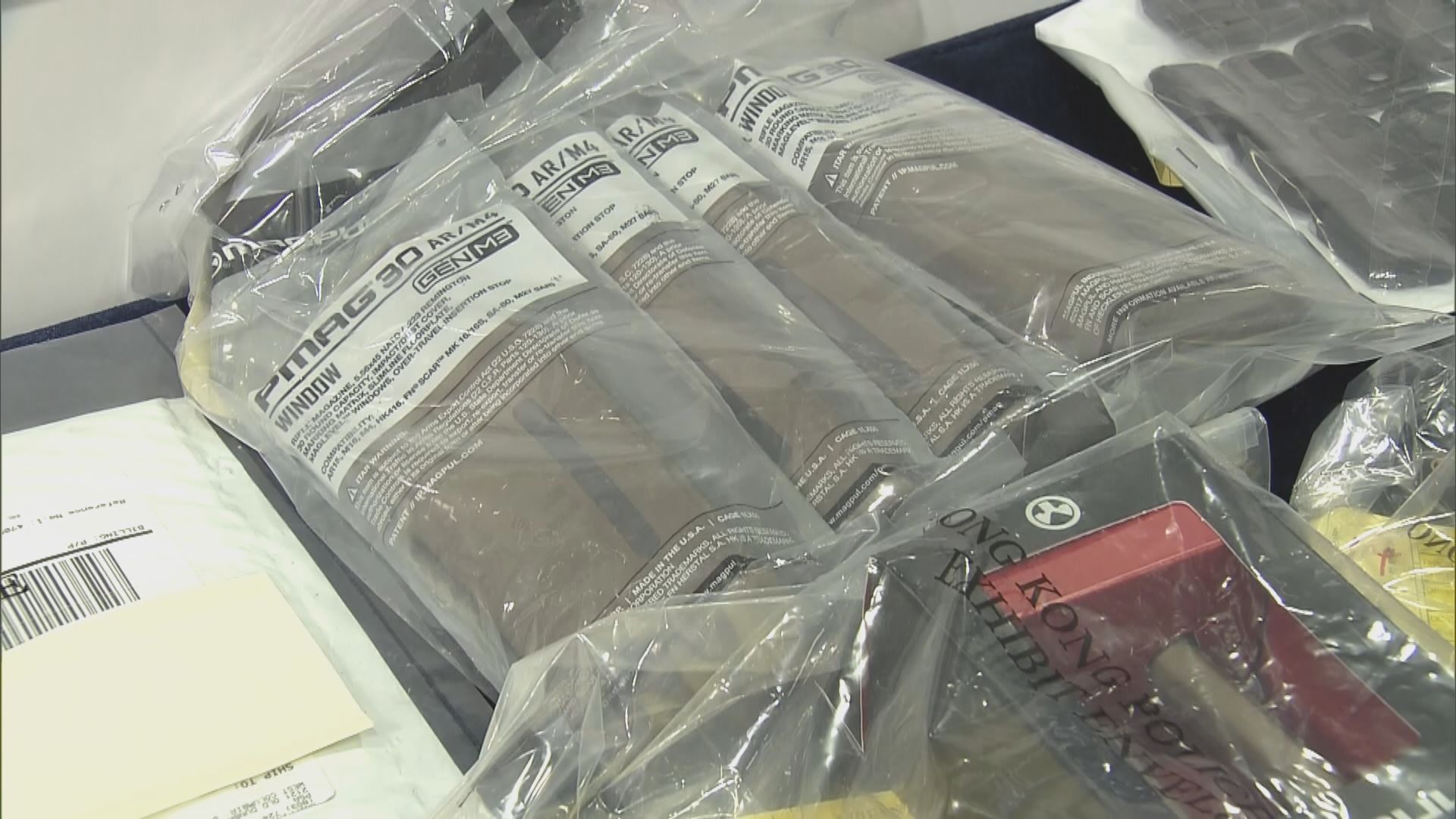 警方廣源邨拘27歲男子搜出一支手槍及大批子彈