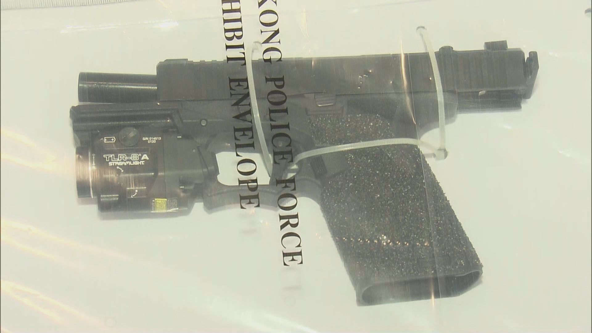 警方拘一家三口　涉無牌管有槍械及藏有攻擊性武器