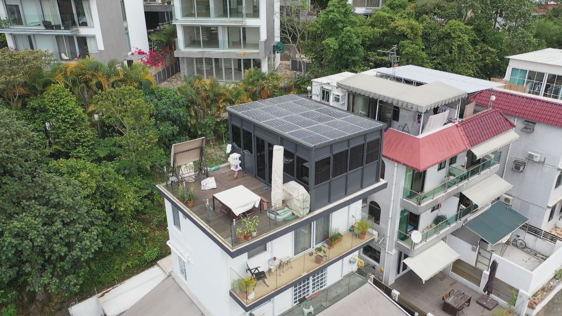 屋宇署指輔警總監楊祖賜村屋有違規僭建物