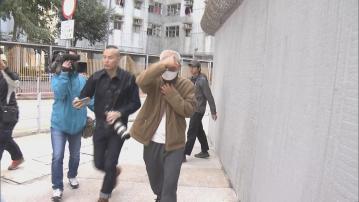 被懸紅通緝港人鄭文傑 其父到警署受查 兩胞姊屯門住所亦被搜