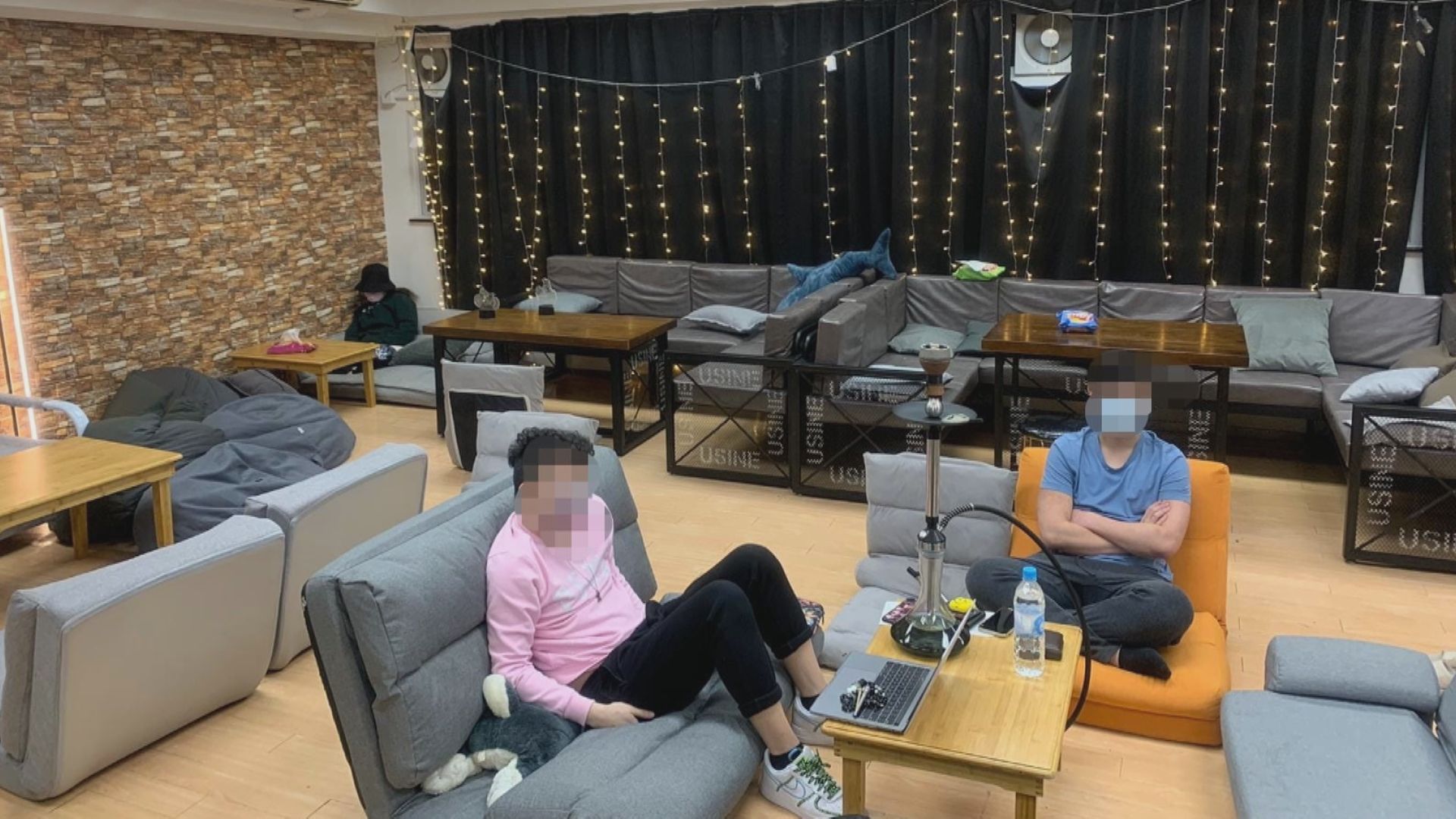 灣仔派對房間疑營業　7人被票控負責人被帶返警署