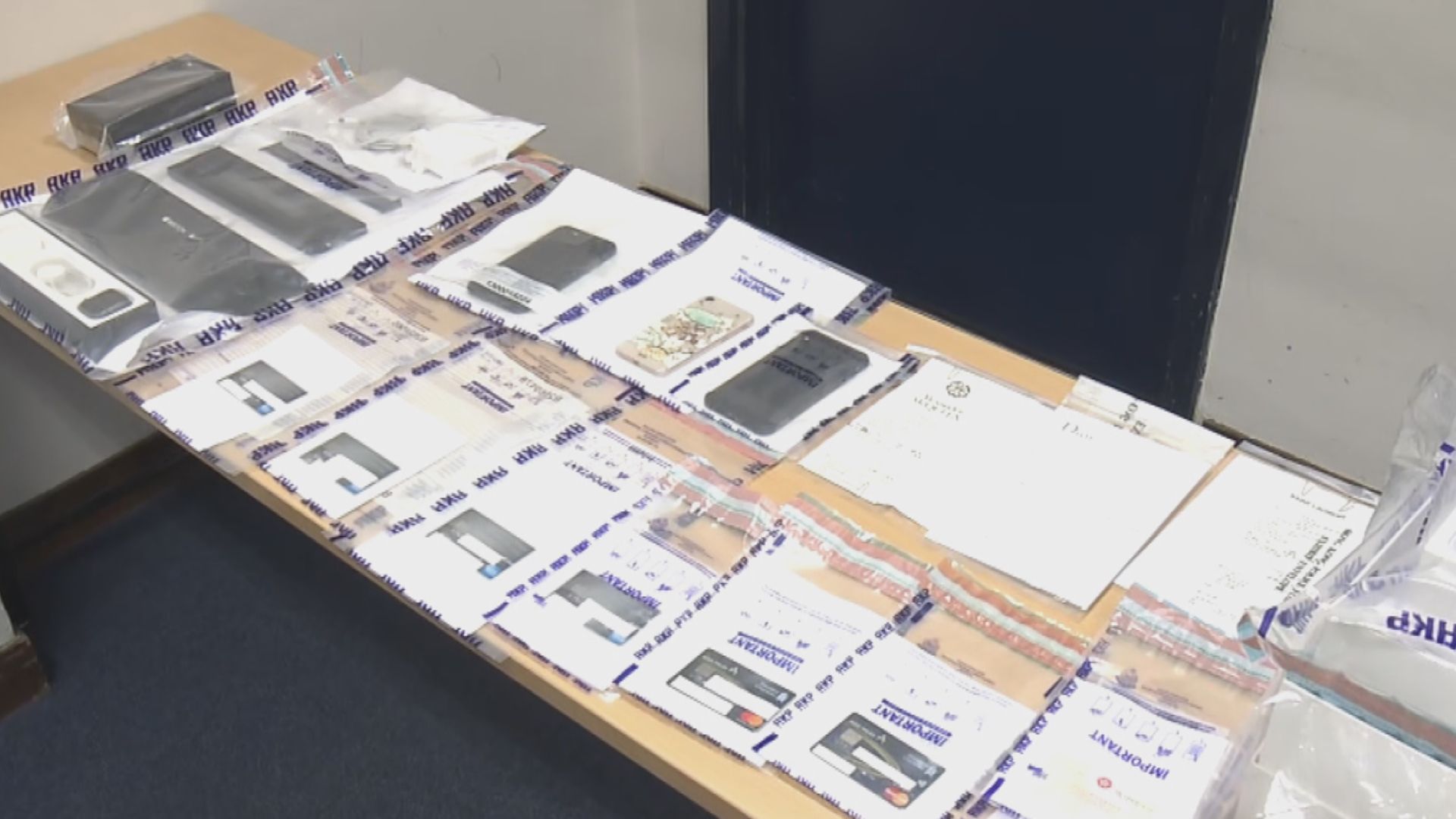 警方破信用卡盜竊案　拘三人涉24萬元