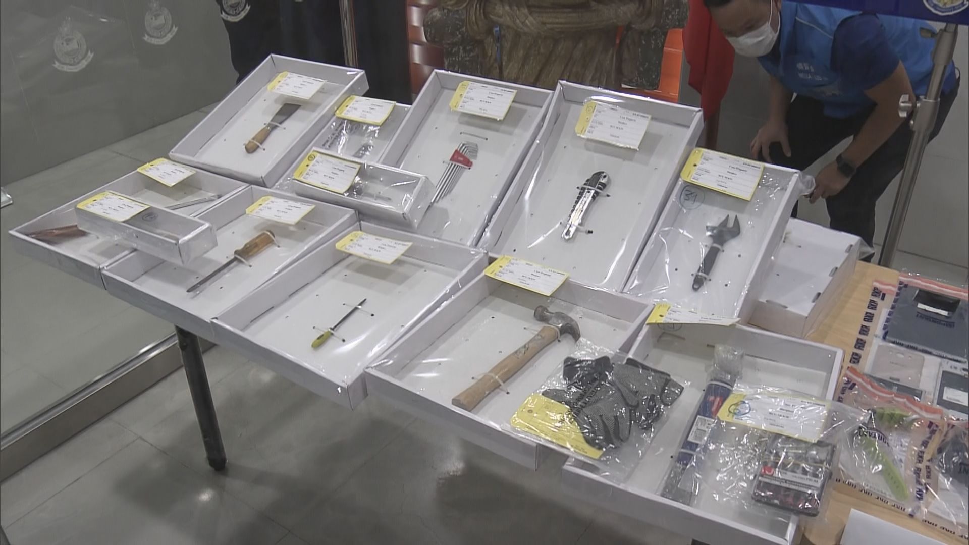 警方瓦解爆竊集團拘六男二女