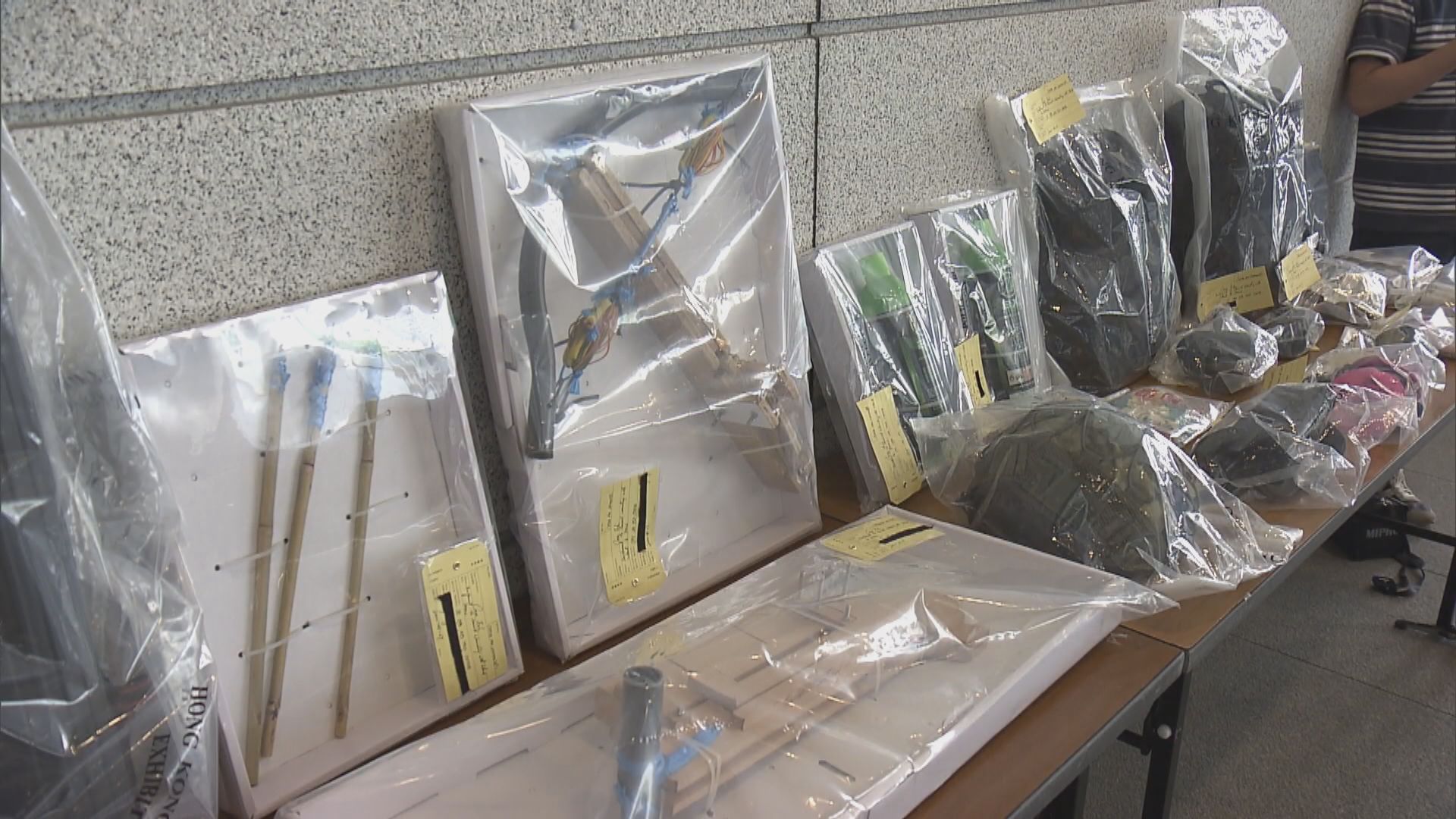 警拘六人涉網上煽惑他人攻擊警員及防疫人員