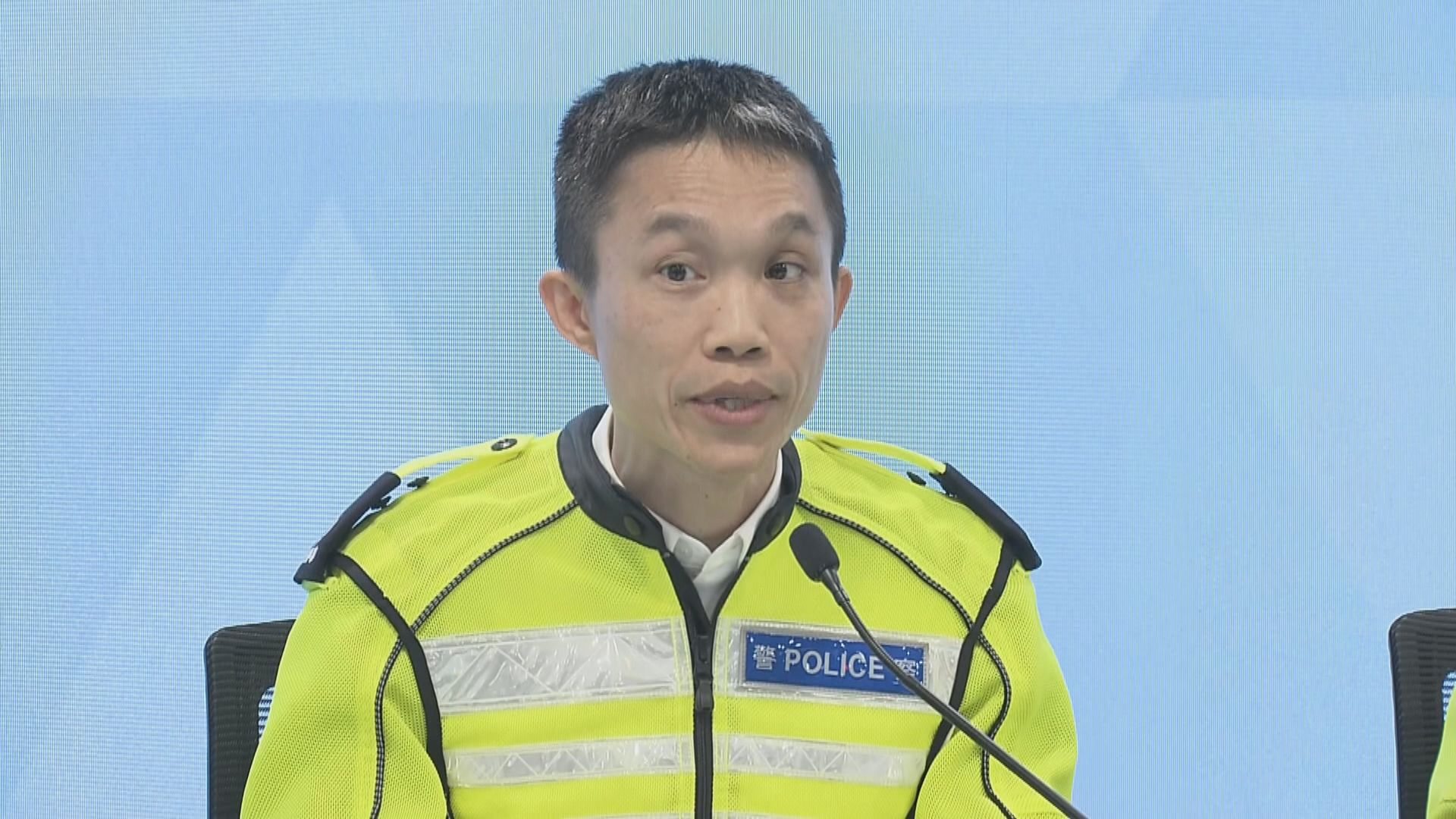 警方打擊白牌車及的士違規拘十人