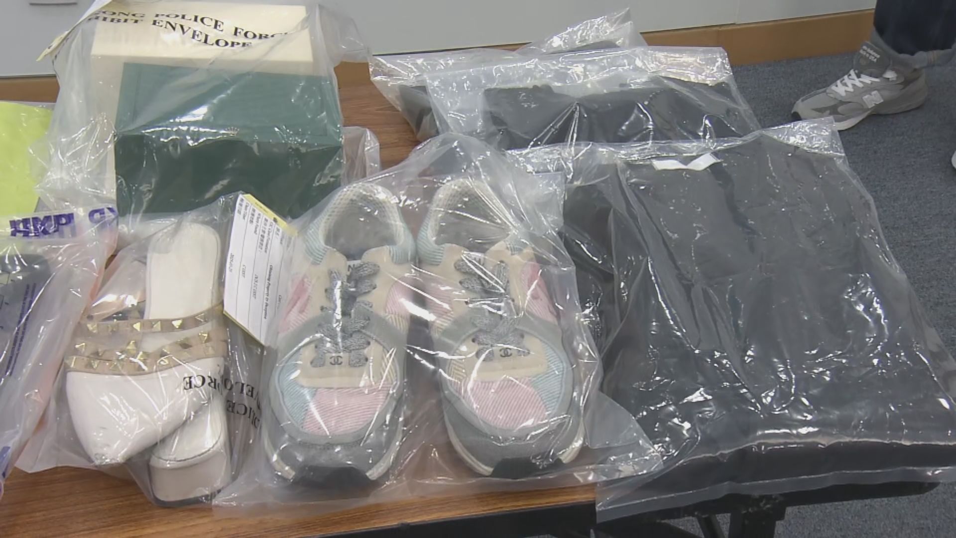 3男1女涉網上購物時行騙被捕　涉款25萬