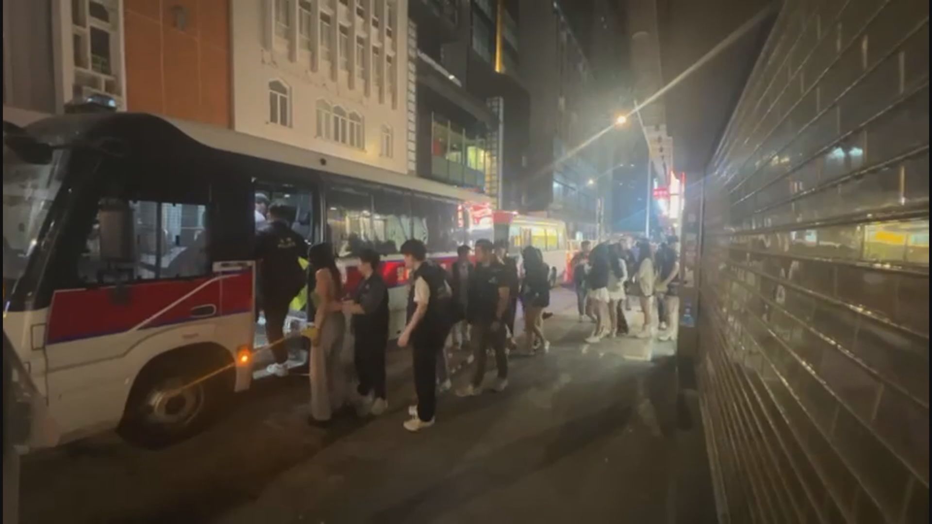 警方尖沙咀掃黃拘58人　18歲賣淫集團女主腦落網