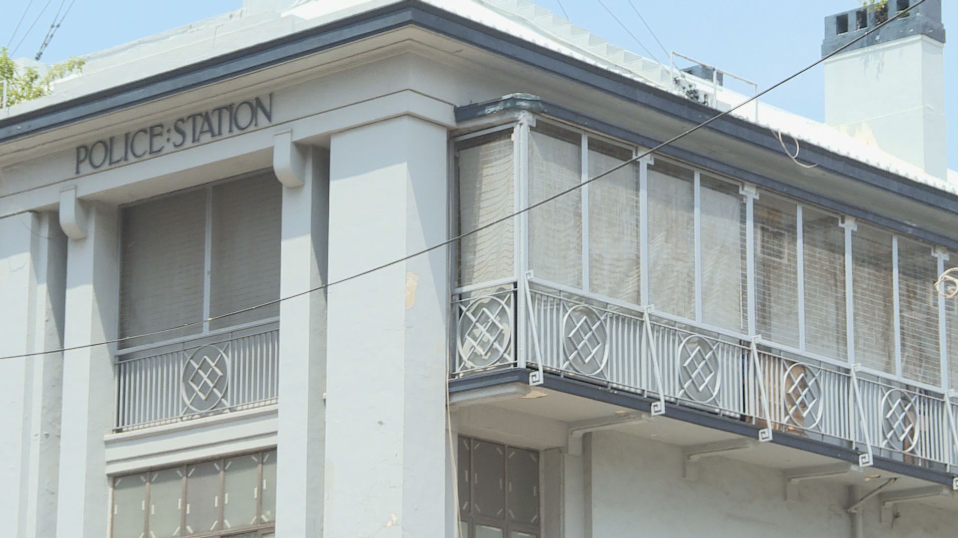 兩名九龍城區警務人員涉公職人員行為失當被捕　