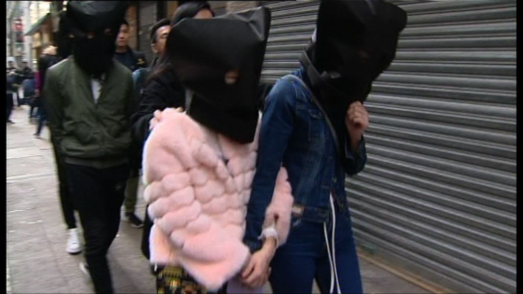 警方搜查尖沙咀樓上酒吧拘29人