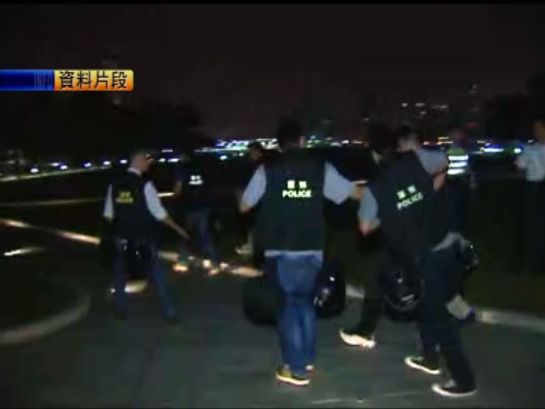 律政司披露七警身分