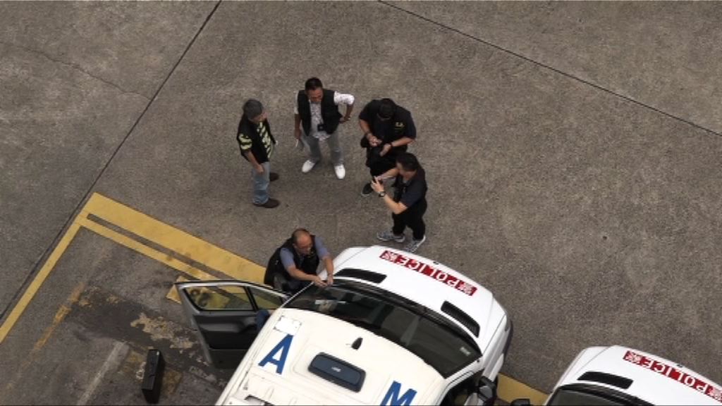 跑馬地警車疑遭氣槍射毀玻璃