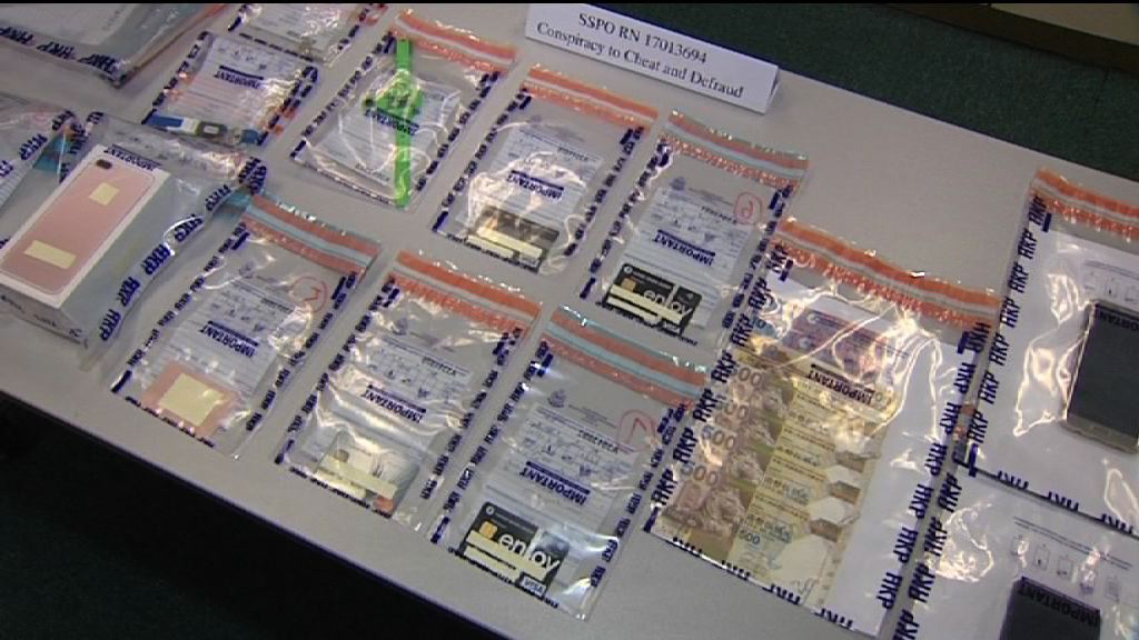 警拘六人涉游泳池及更衣室盜信用卡再購物轉售