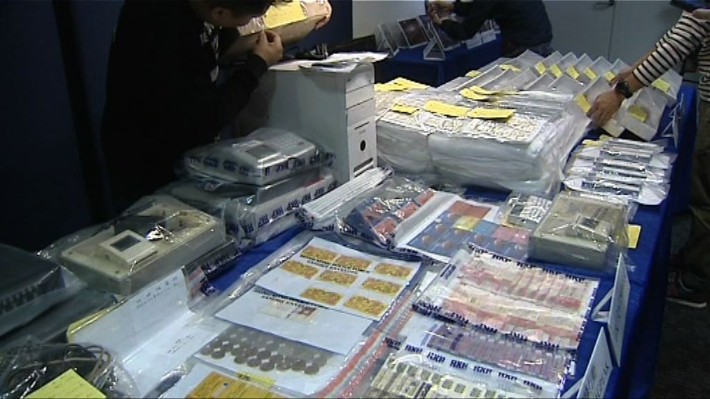 警方拘62人涉非法賭檔及賣淫