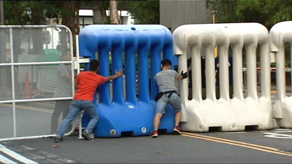 警方灣仔放置大型水馬加強布防