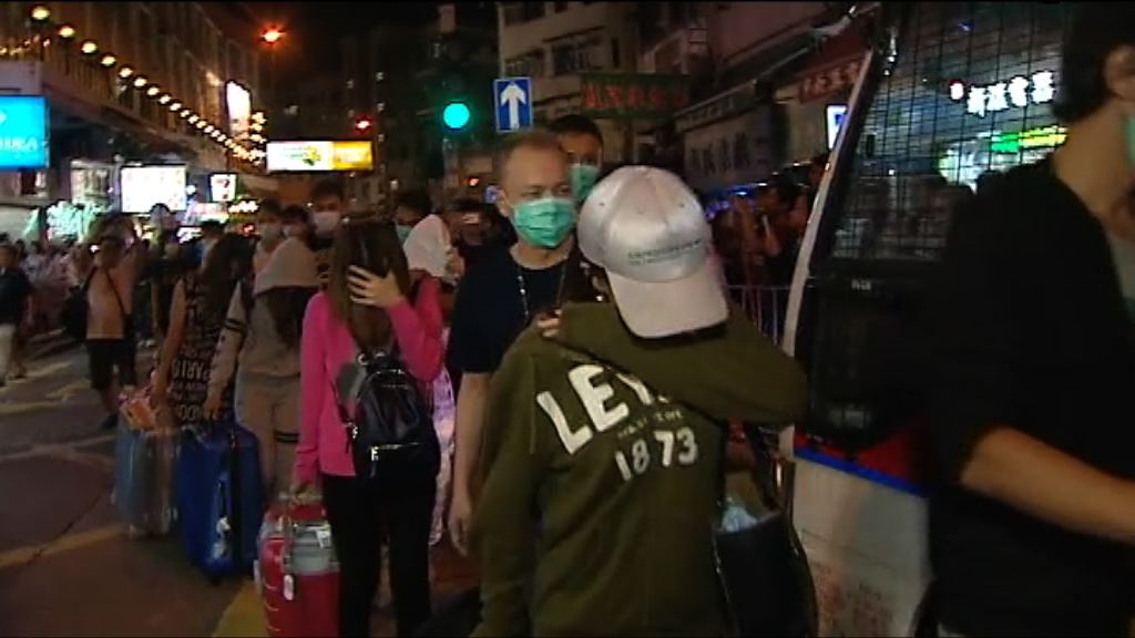 警方元朗打擊賣淫活動拘逾三百人