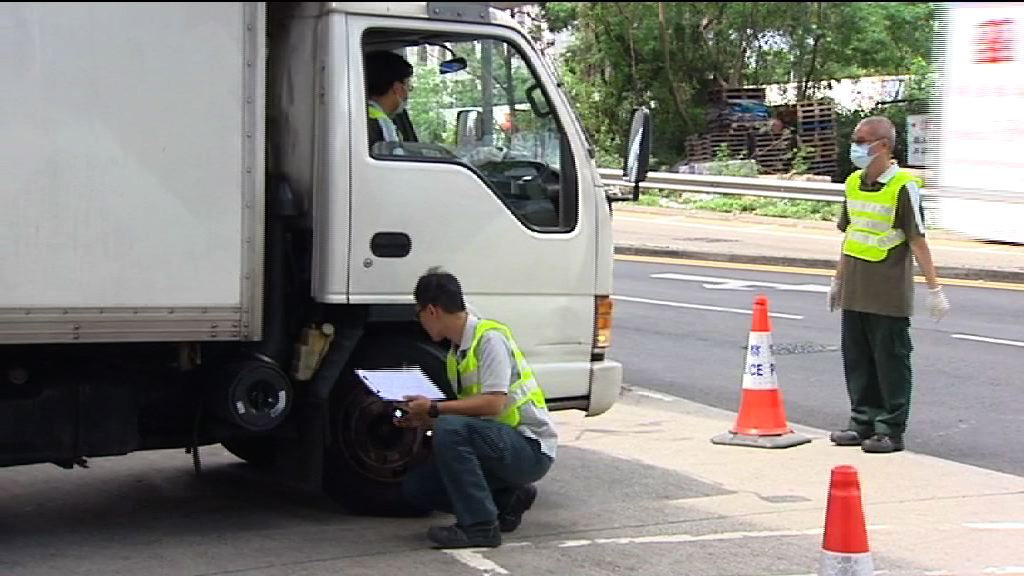 警方展開執法行動打擊貨車違法行為