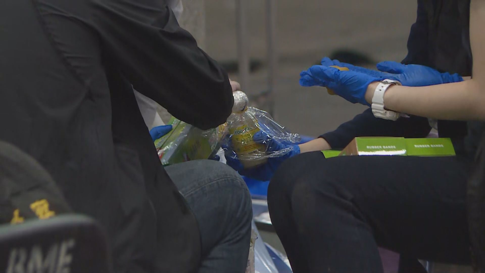 警方理大檢獲41枚汽油彈　周一繼續蒐證