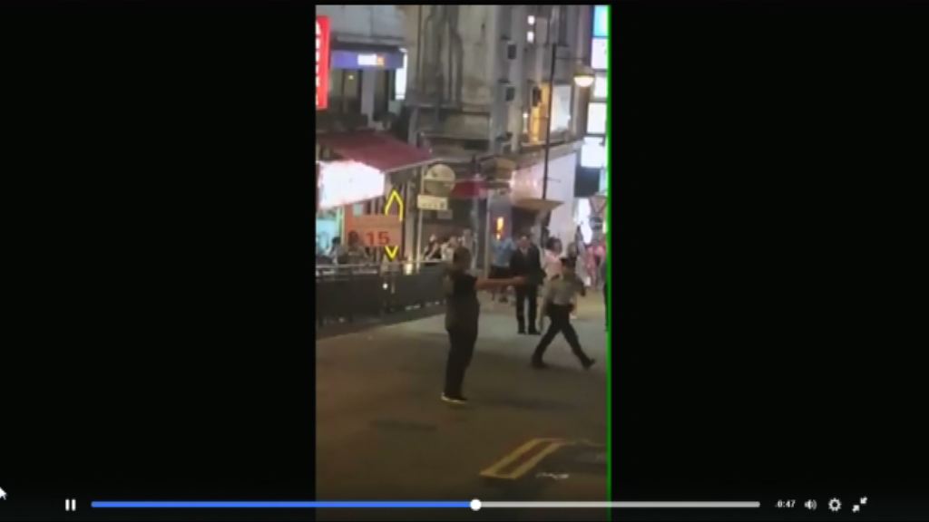 一男子中環街頭揮刀被捕
