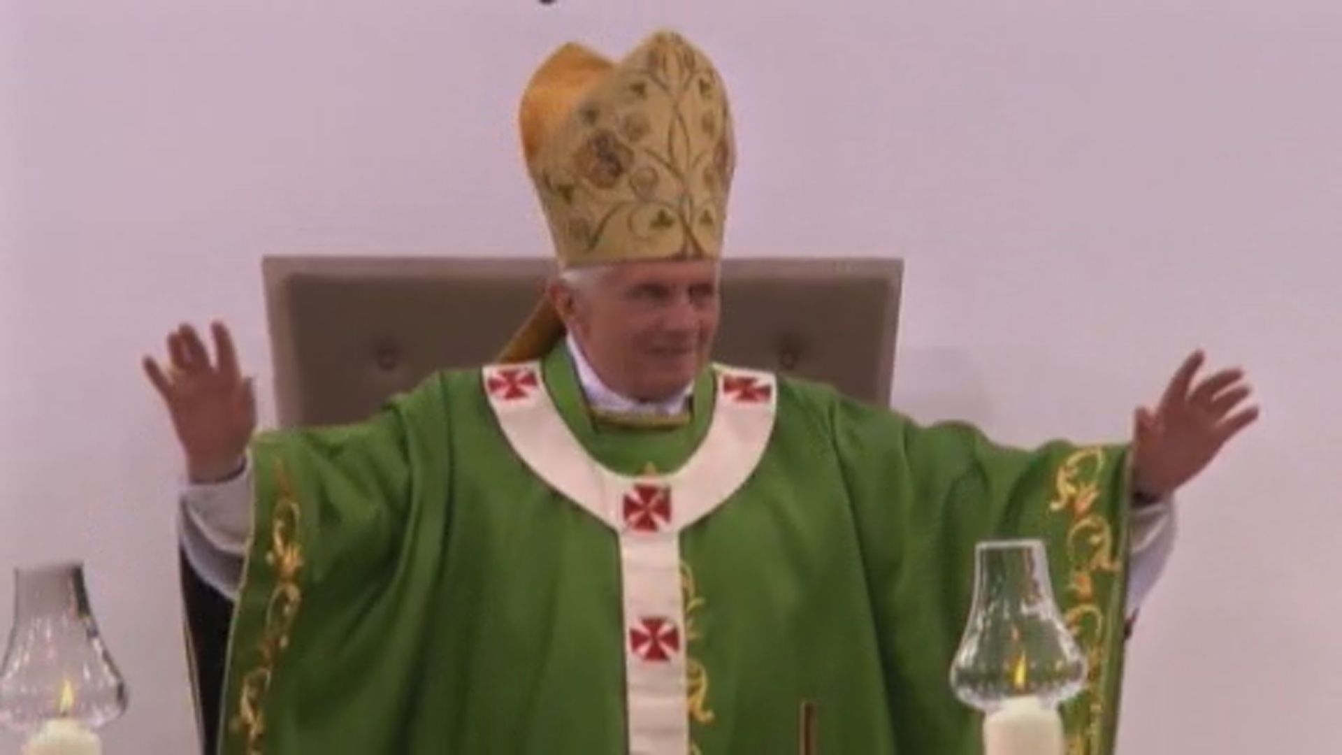 方濟各指榮休教宗本篤十六世病重　籲信眾為他祈禱