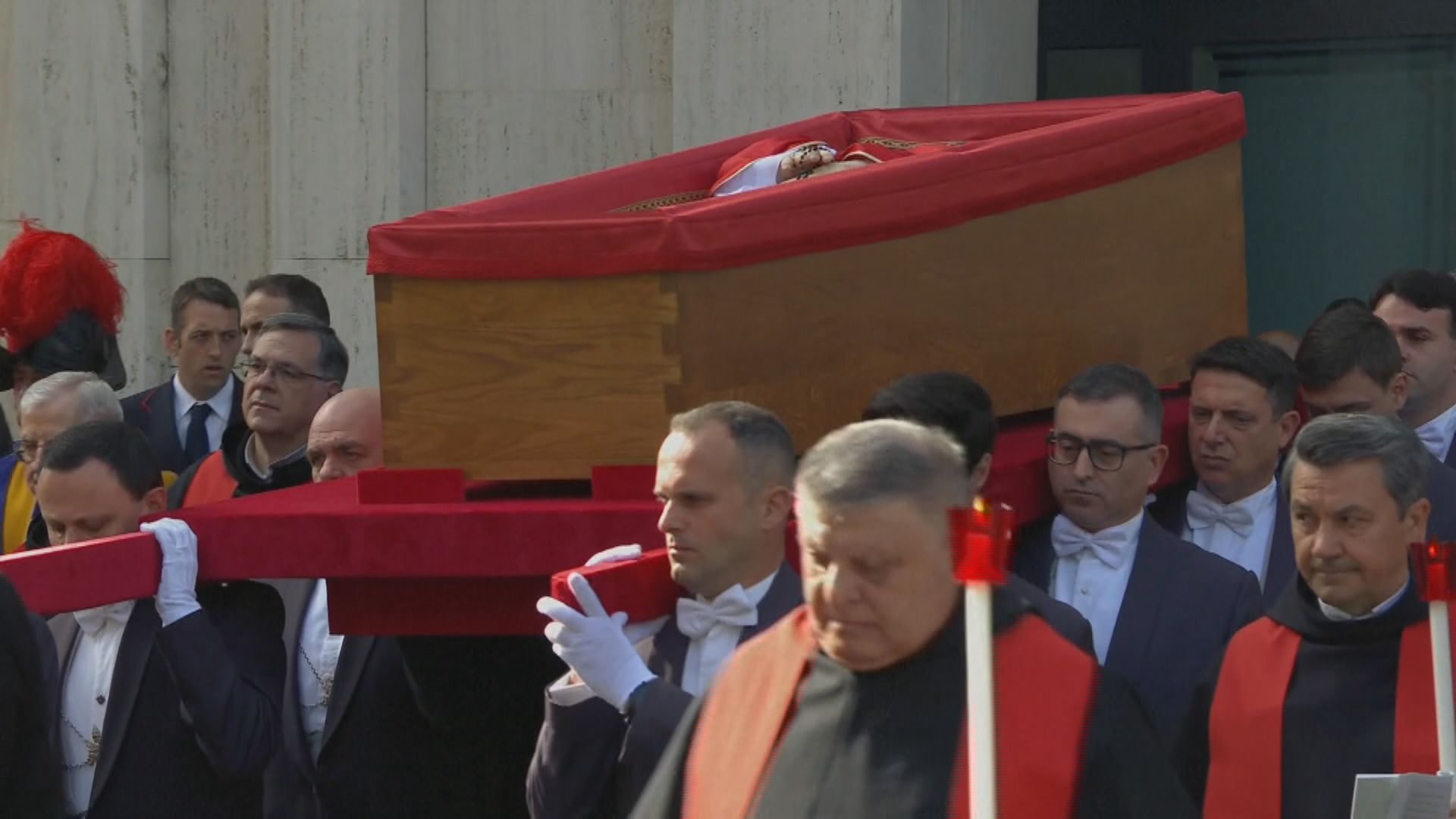 教宗逝世｜方濟各靈柩移送聖伯多祿大殿　讓公眾瞻仰三天