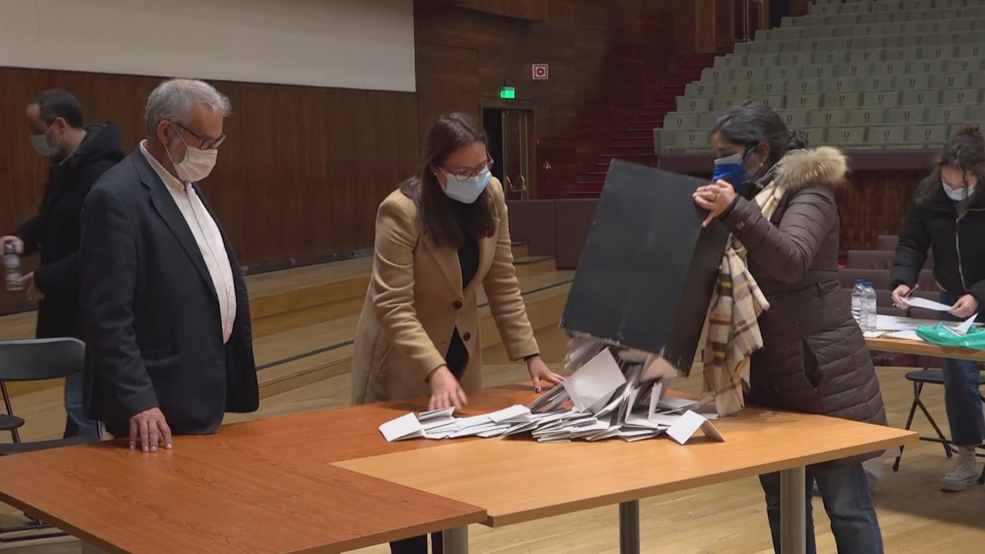 葡萄牙大選結束　票站調查顯示執政社會黨有望勝出