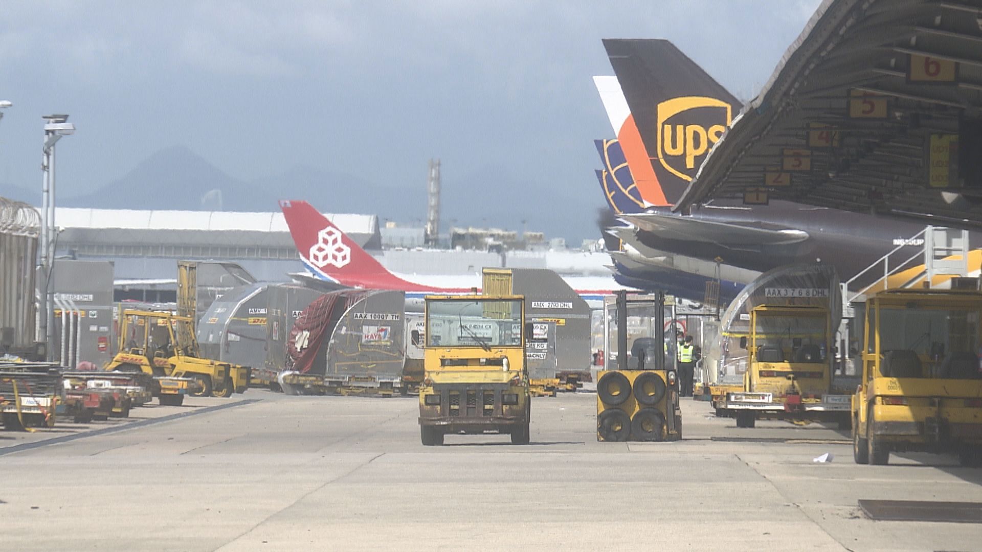 關稅戰｜寄美小額包裹下月二日起徵九成關稅　特區政府：稍後公布暫停寄美郵遞服務安排