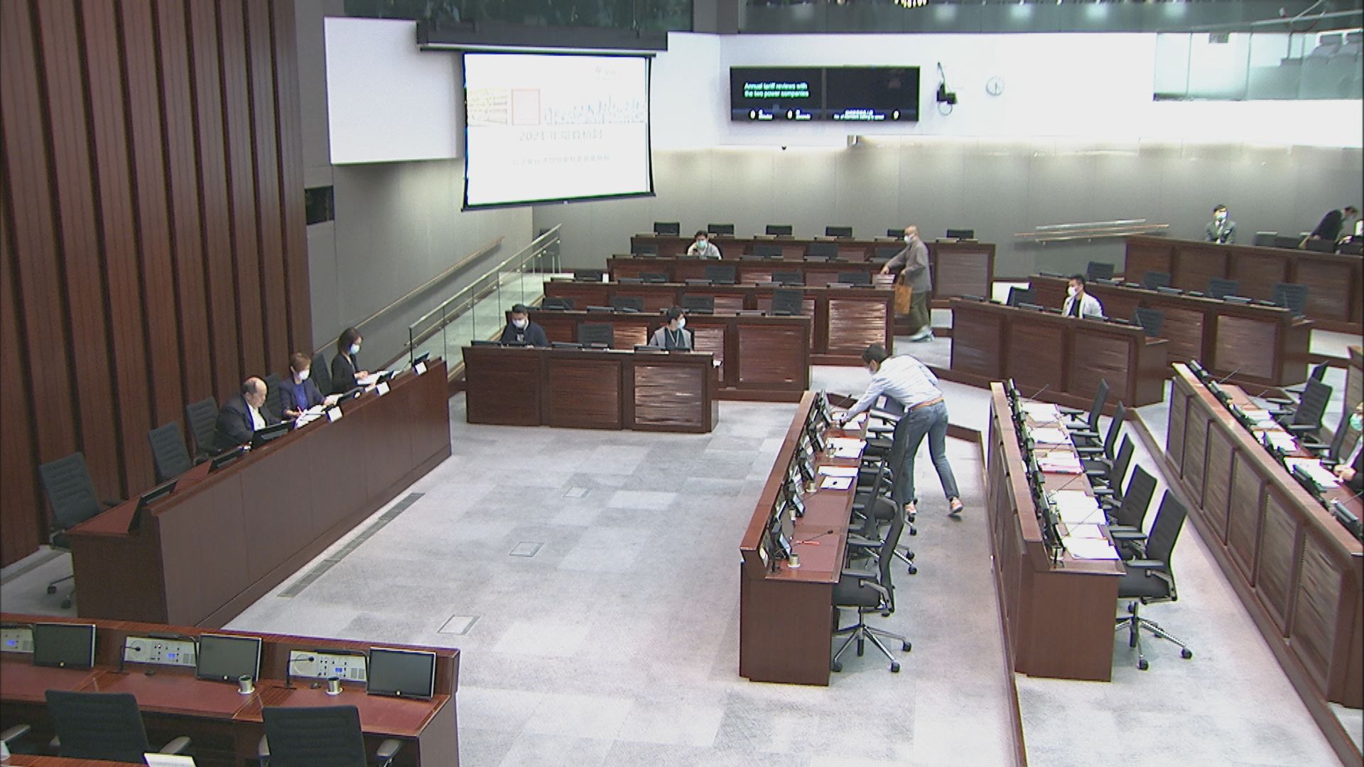 【兩電凍結電費】議員批未有減價感失望　政府指住戶每月續有50元紓緩金