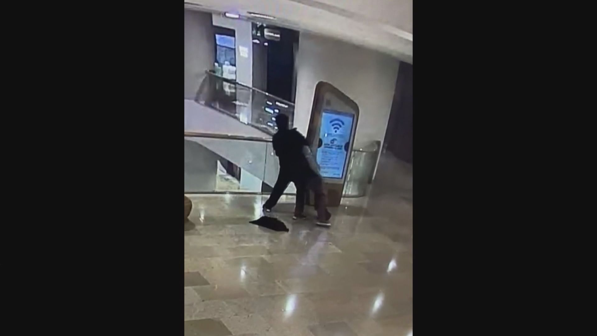 七旬翁太古廣場遇襲命危　延至周四不治　警列作謀殺處理