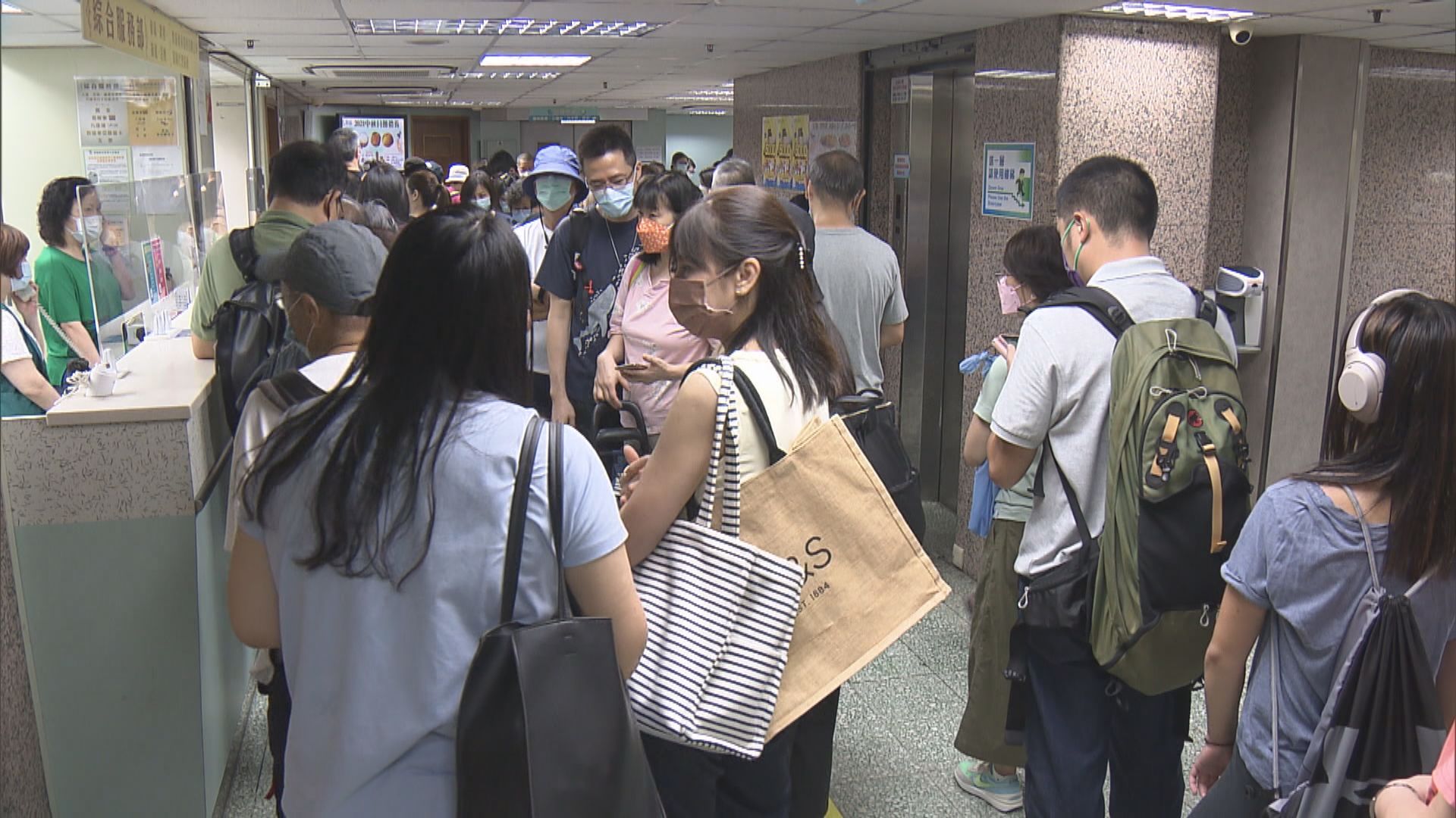 教協超市續現人龍　有教師憂日後無人代發聲