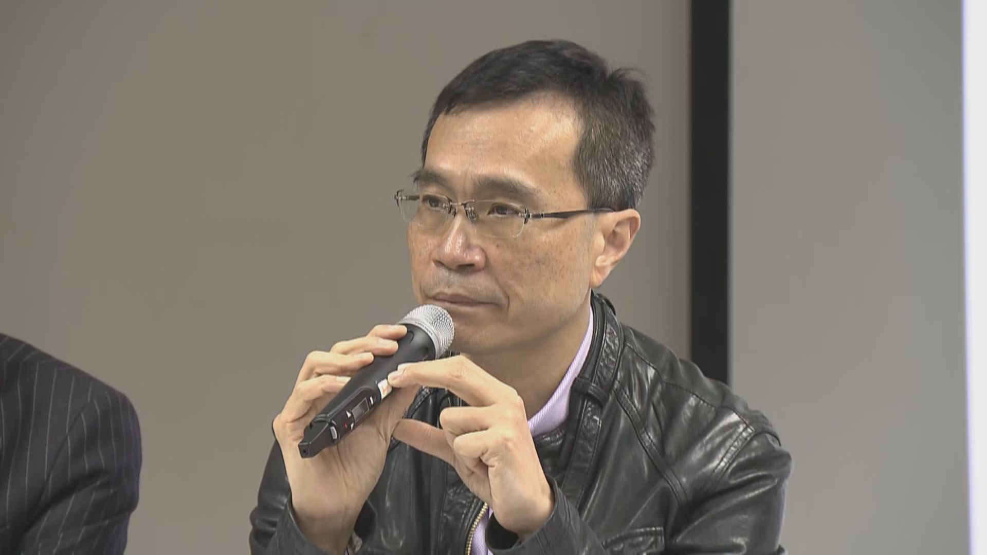 陸志聰指修訂醫護保護衣物指引與存貨不足無關