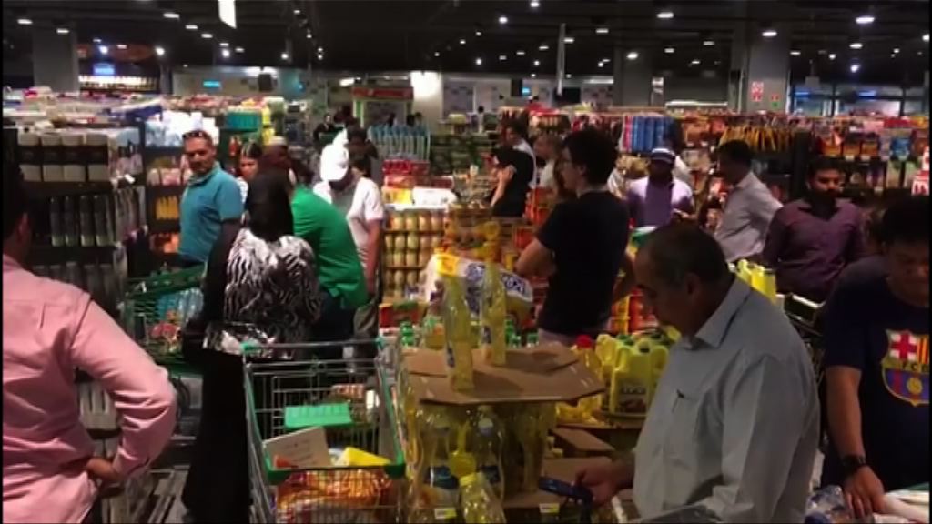 卡塔爾首都民眾到超市搶購物資