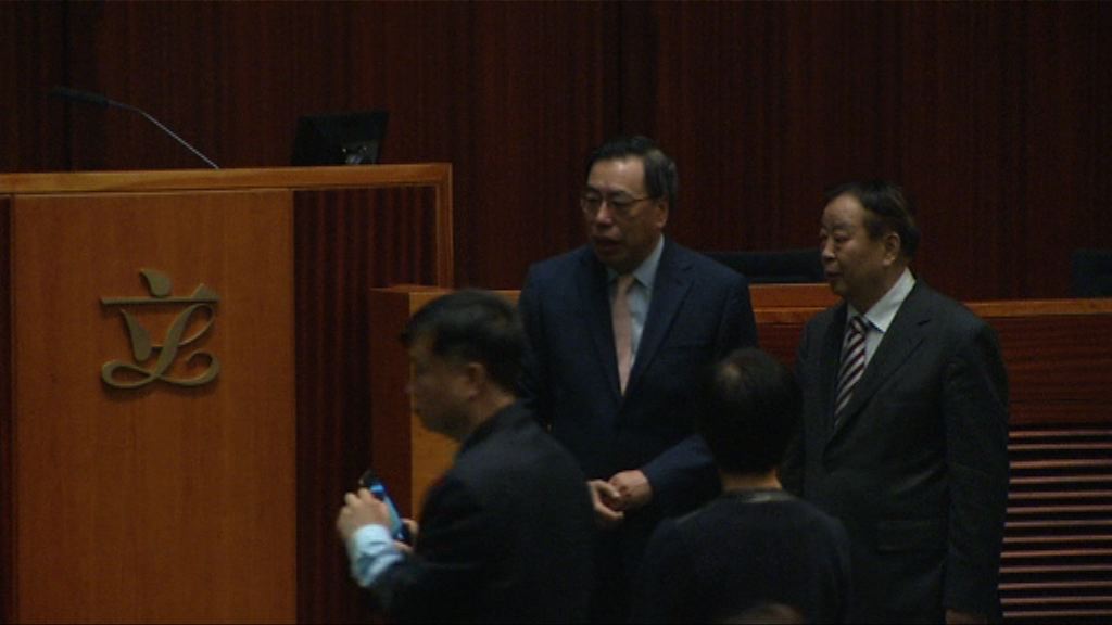 喬曉陽下午參觀立法會大樓