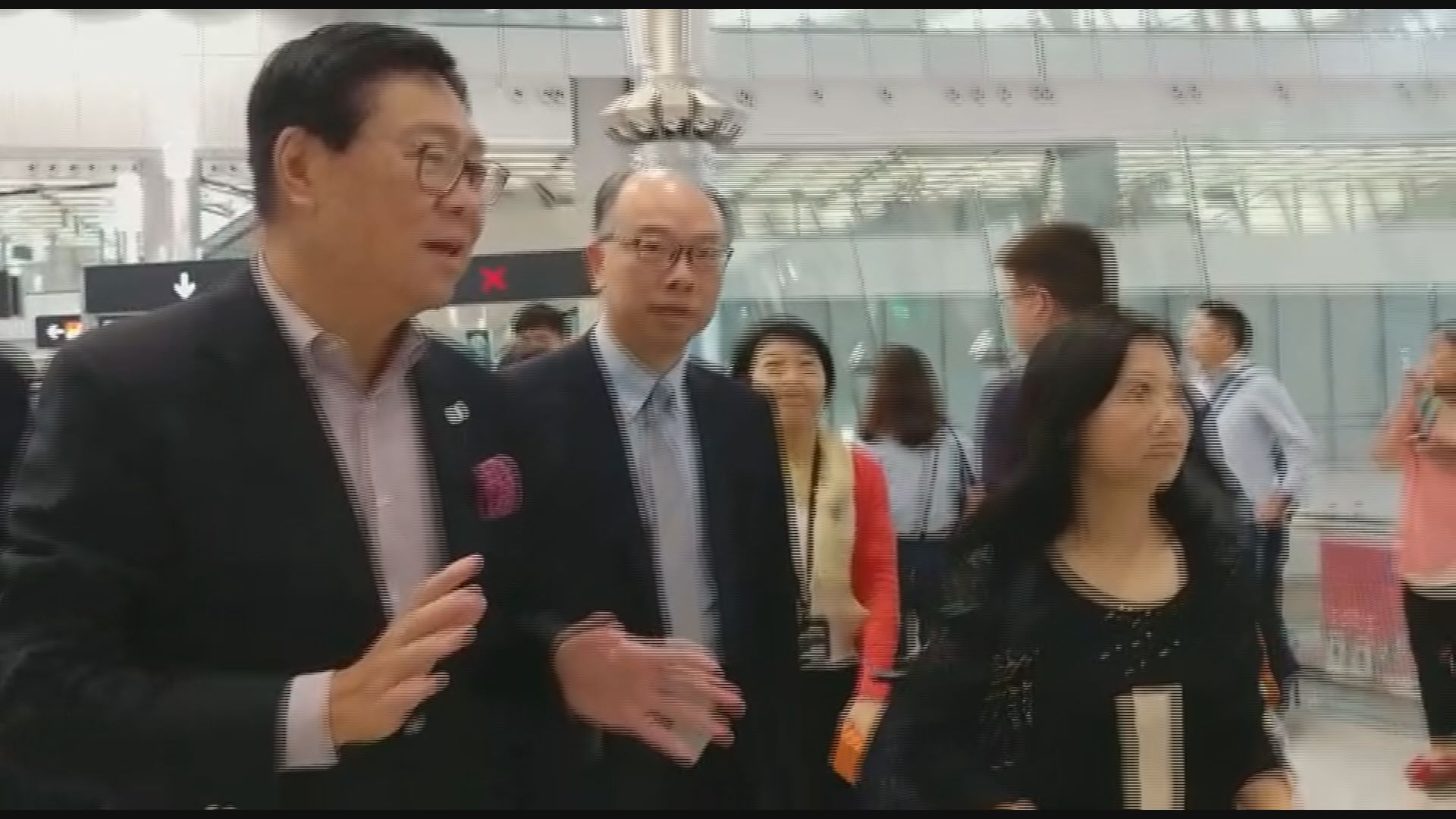 陳帆及港鐵高層巡視西九龍站