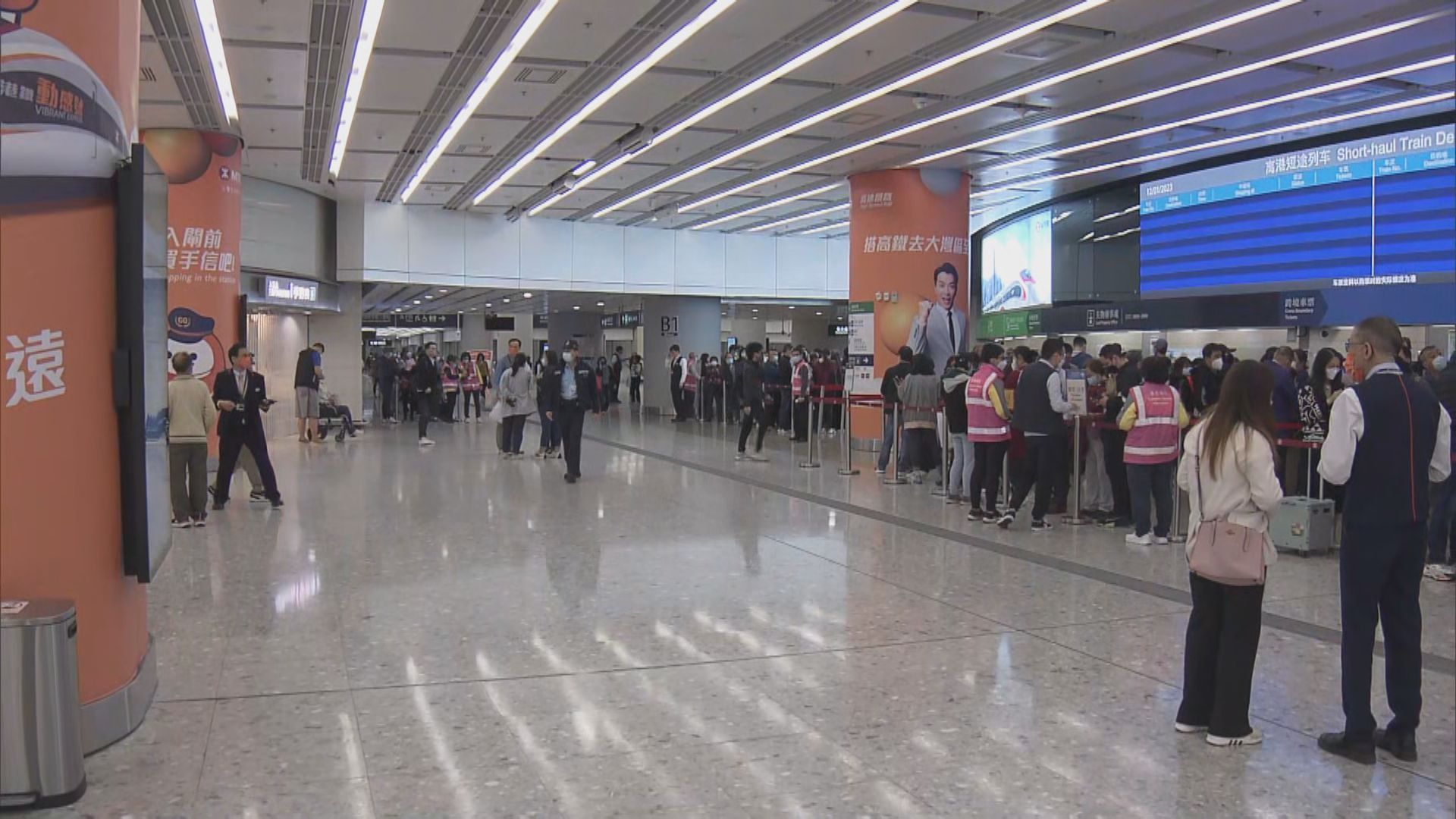 香港西九龍站下午開售高鐵車票　有過百名市民排隊