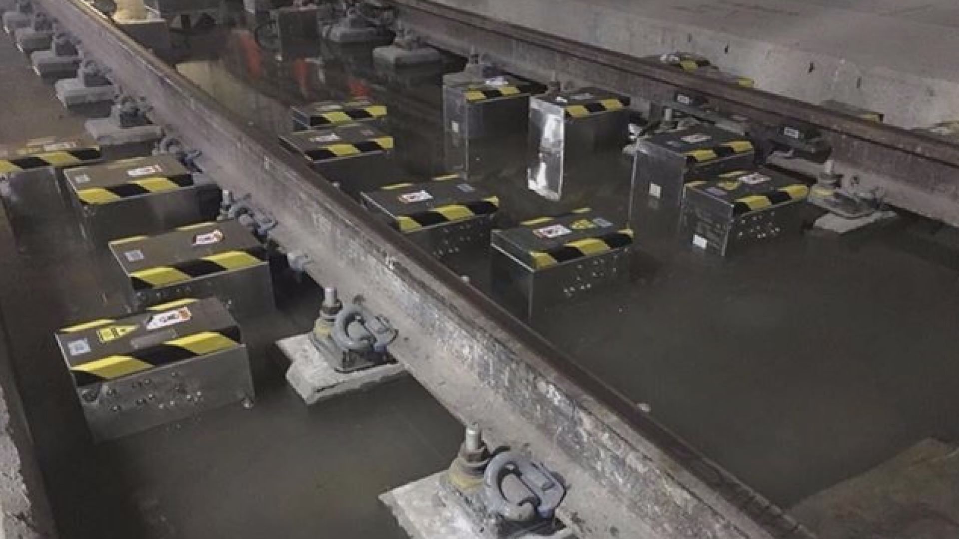 高鐵石崗段路軌轉轍器疑被水浸壞