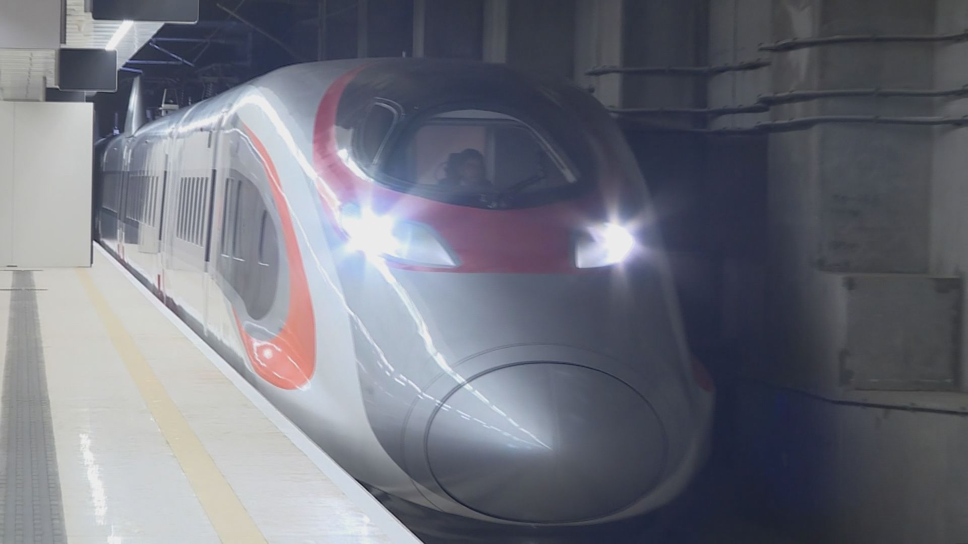 西九龍站增設取票機讓市民自助取票