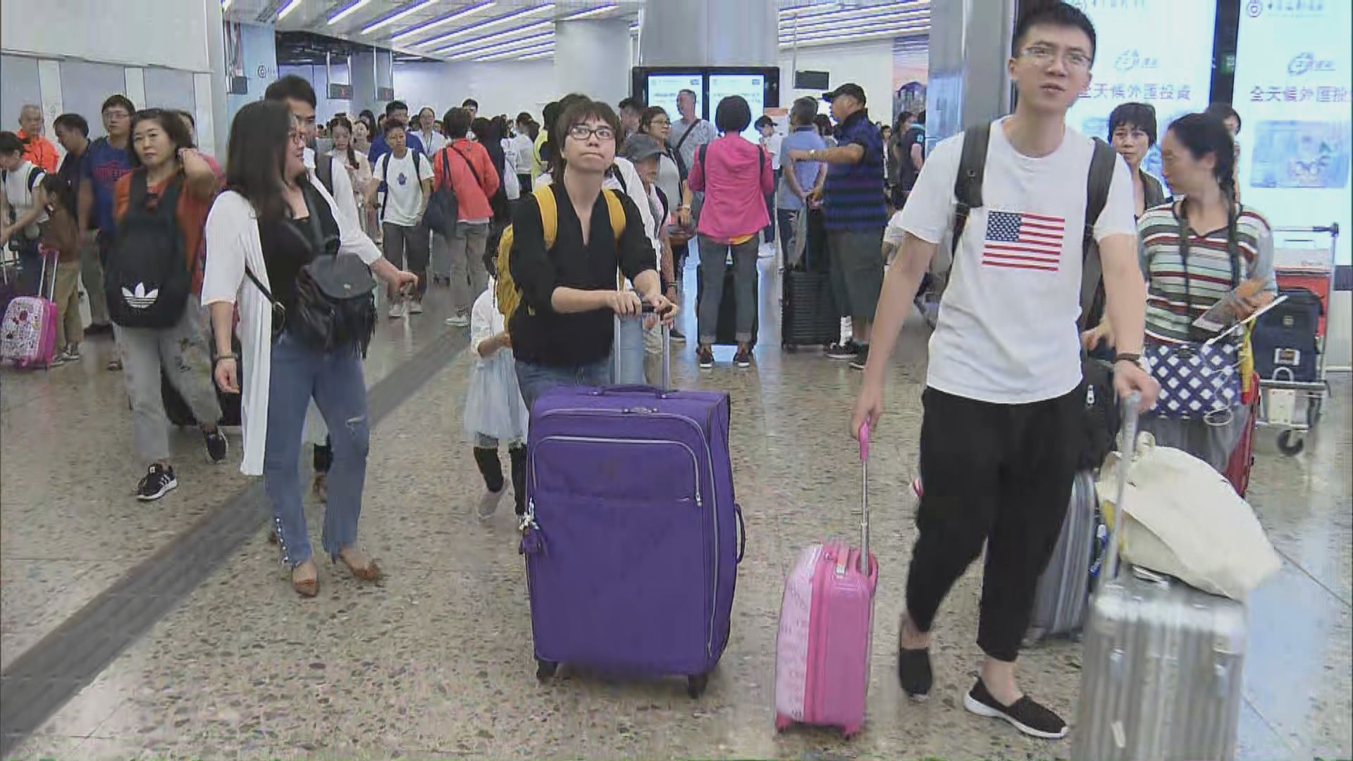 十一黃金周明展開　有內地旅客乘高鐵抵港