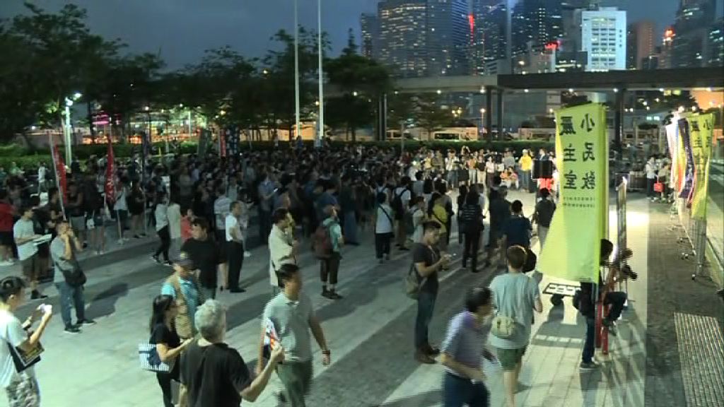 支持和反對一地兩檢的組織立法會外集會