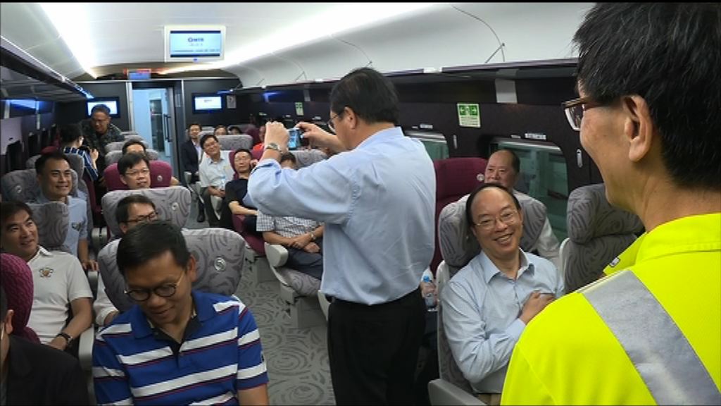 十多名建制派議員參觀西九高鐵總站
