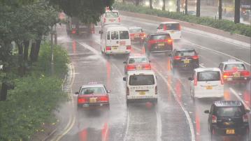 天文台早上8時40分發出紅色暴雨警告信號