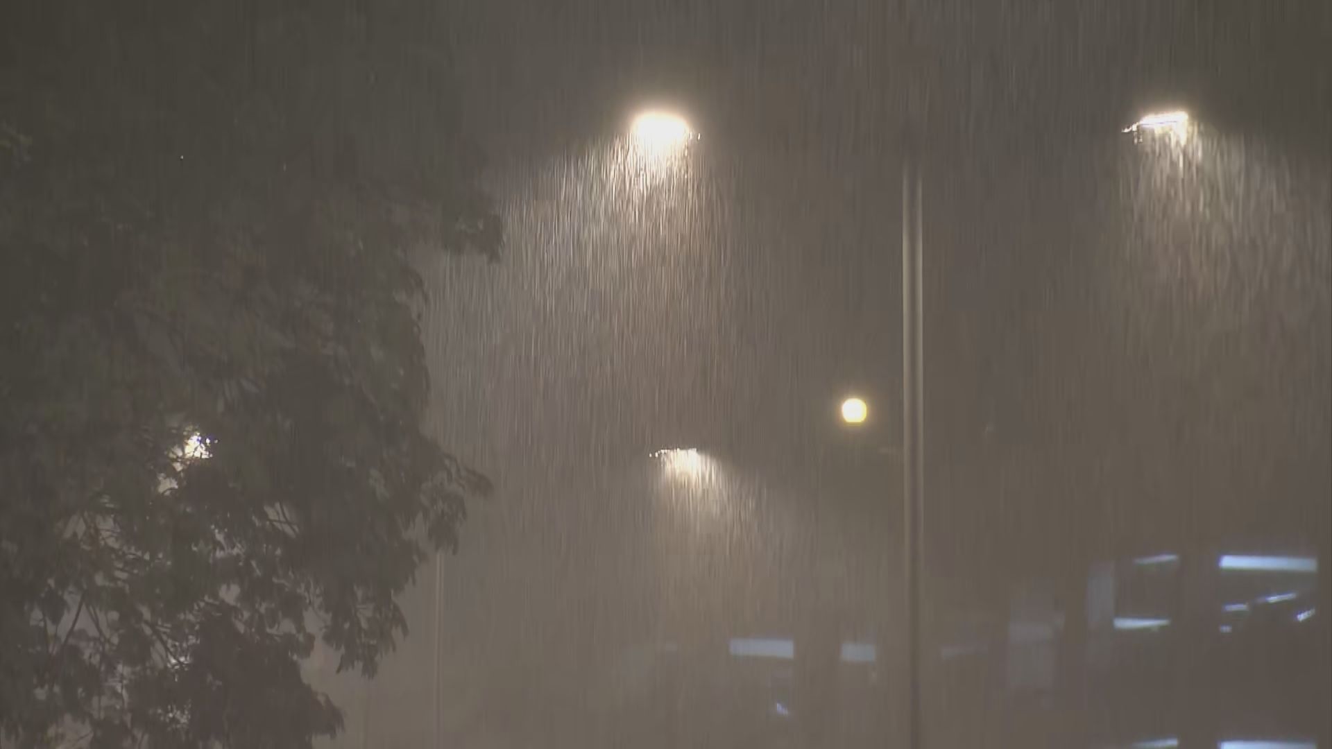 黃色暴雨警告信號生效