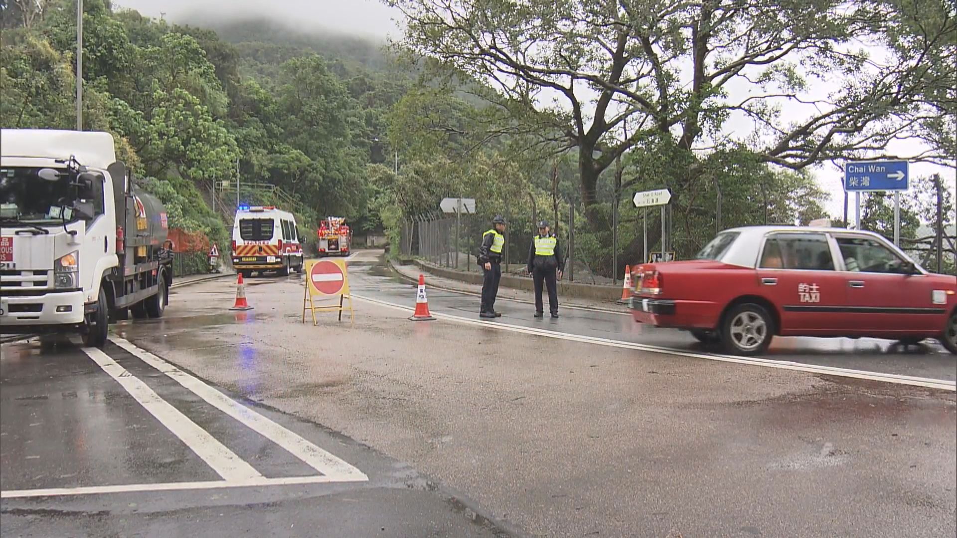 石澳道近爛泥灣再發生山泥傾瀉 來回全線封閉
