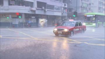 天文台早上兩度發黃雨　中午改發紅雨一小時