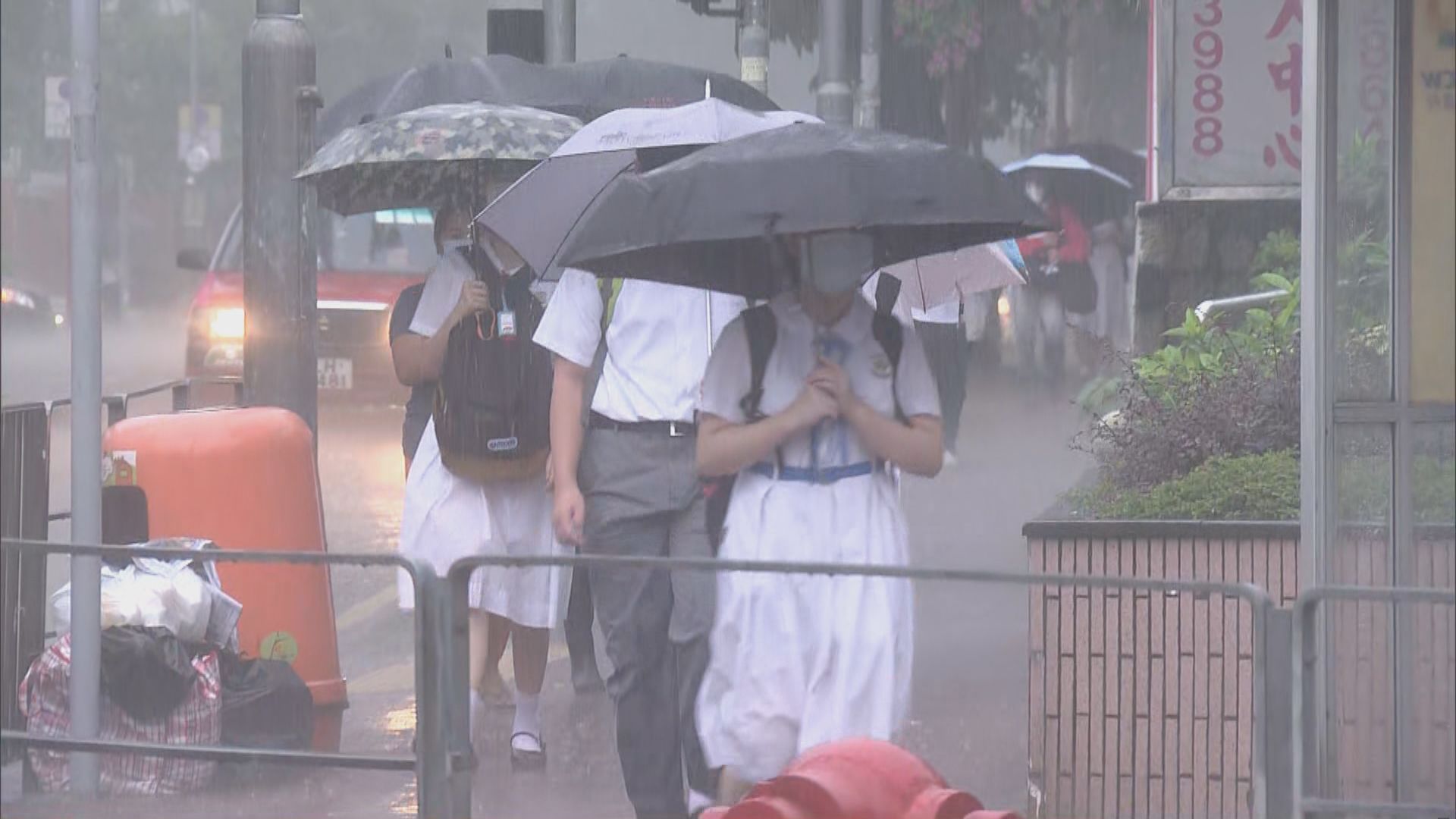 紅色暴雨警告信號生效