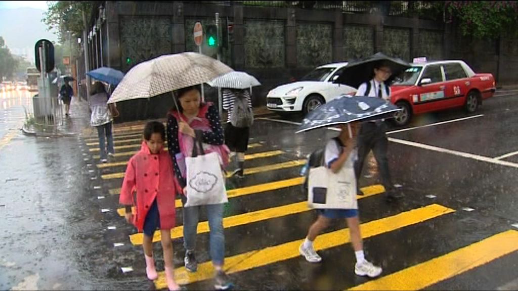 天文台再度發出紅色暴雨警告　下午校停課