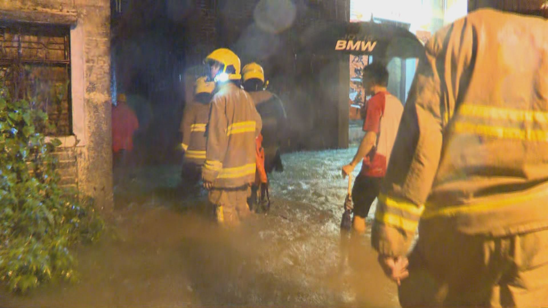 截至晚上九點消防共接71宗水浸求助個案